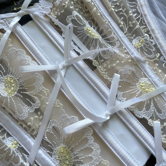 Honey Birdette - Amelia Corset L🌼 - Picture 6 of 7